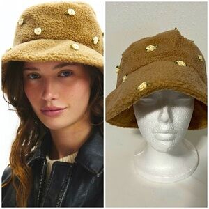 Urban Outfitters Women’s Rosette Fluffy Fleece Sherpa Bucket Hat NWT Tan OS